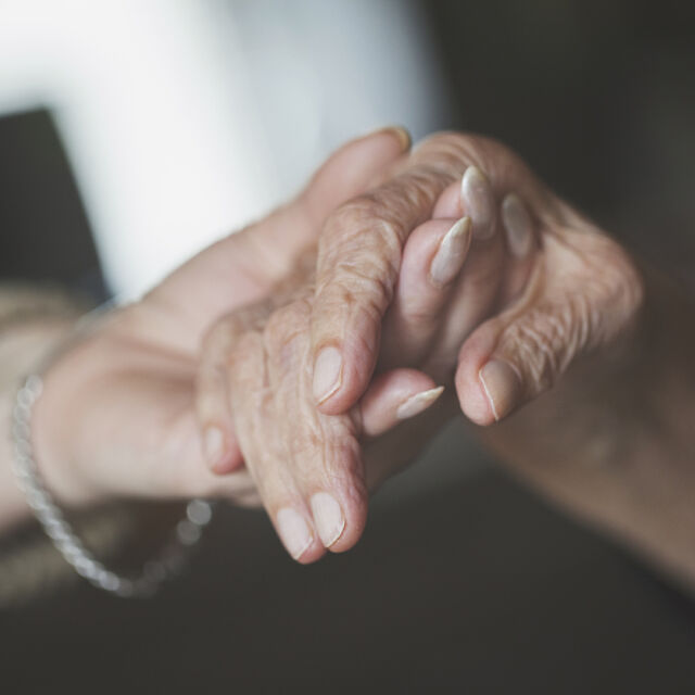  98-годишна украинка избяга от съветски бойци... по пантофи 