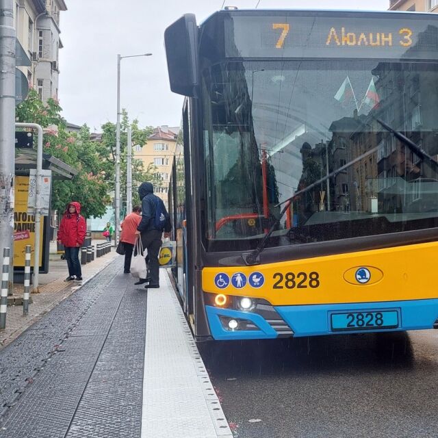 Платформа за слизане от автобуси и по-малко паркоместа: Какво ще видите, когато се върнете в София? 