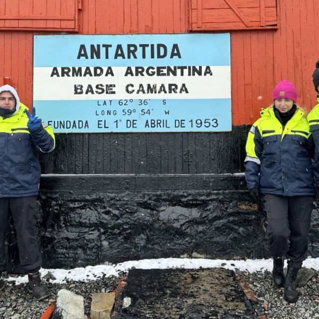 149 денонощия до Антарктида и обратно: Трима курсанти спасяват яхта в океана