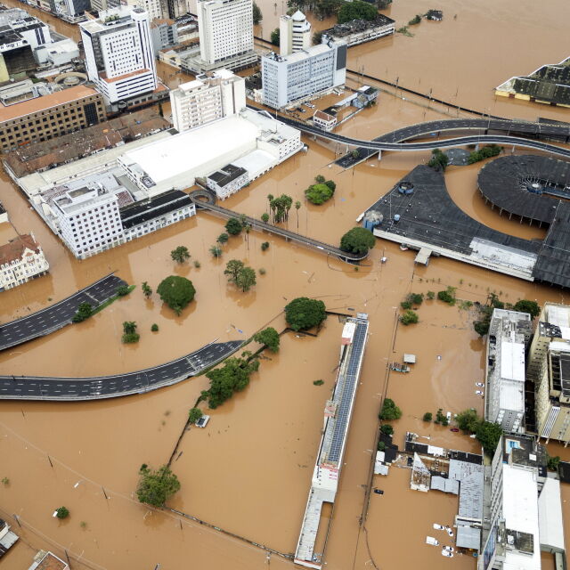 Жертви, ранени, издирват се: Наводненията в Бразилия (САТЕЛИТНИ СНИМКИ ПРЕДИ И СЛЕД)