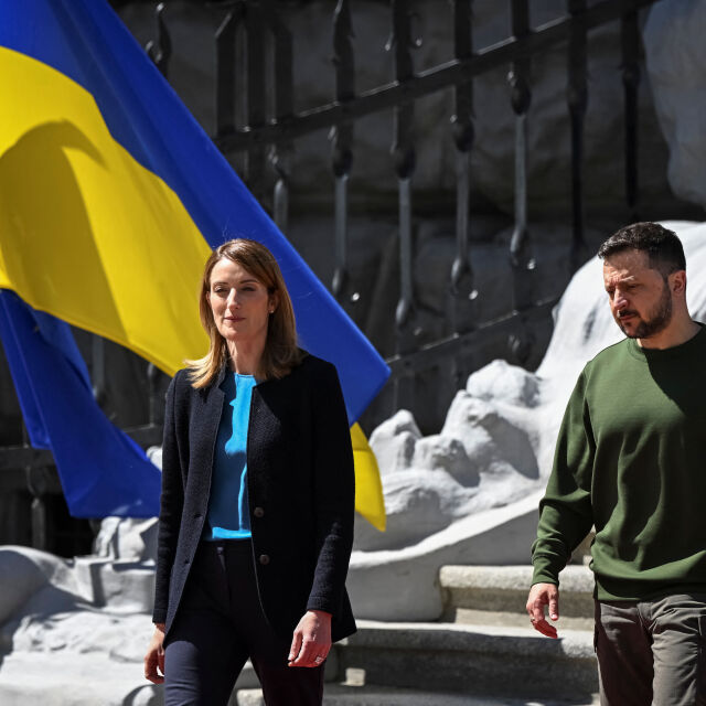 Въздушна тревога прекъсна пресконференцията на Зеленски и Мецола в Киев