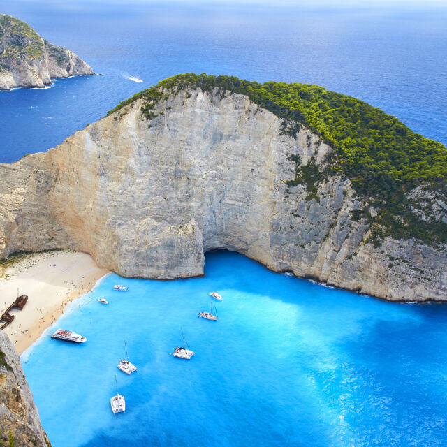 Един от най-популярните гръцки плажове остава затворен за още 1 година 