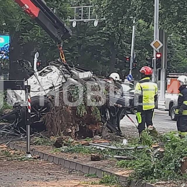 Двама младежи загинаха при тежка катастрофа в Пловдив (СНИМКИ и ВИДЕО)