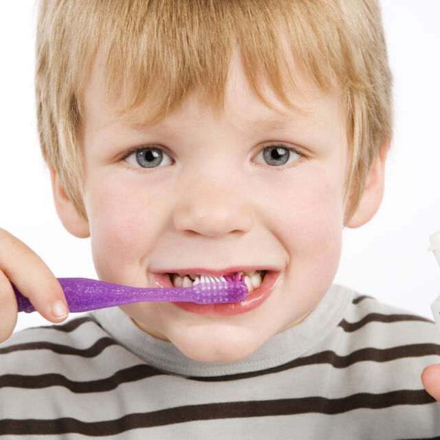 Как да мотивираме детето да си мие зъбите 
