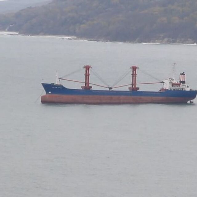 Екипажът на кораб във Варна е заразен с COVID-19, готвачът е починал