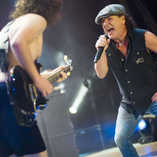 AC/DC най-накрая пускат албумите си в iTunes