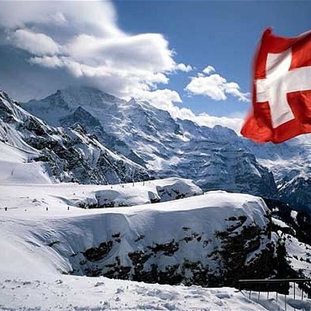 Швейцария провежда референдум за реформа на закона за оръжията в страната