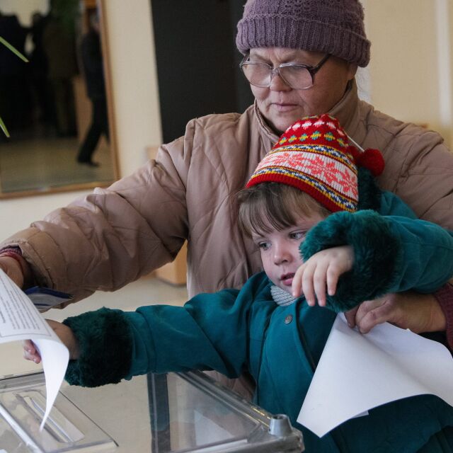 Приключиха изборите в самообявилите се републики в Донецк и Луганск