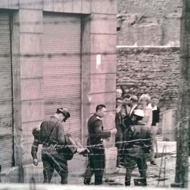 Почина човекът, обявил падането на Берлинската стена