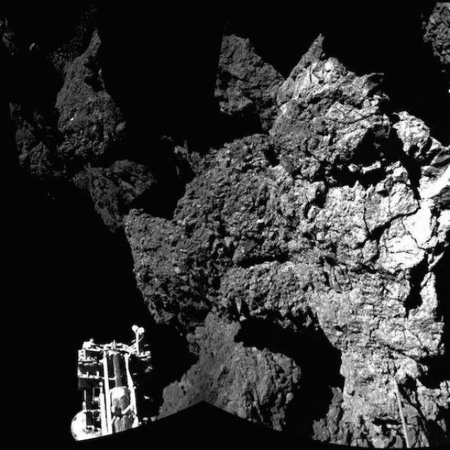Първа снимка от повърхността на комета