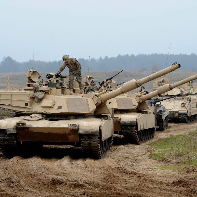 Танкове и артилерия идват в България през септември