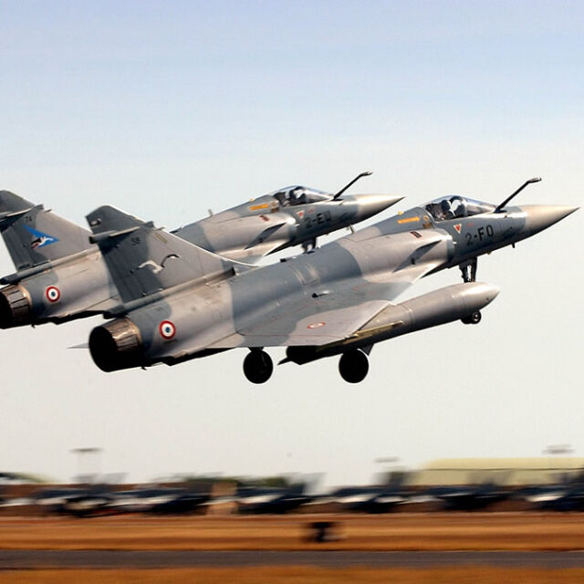 10 френски бомбардировача удариха "Ислямска държава" в Рака (ВИДЕО)