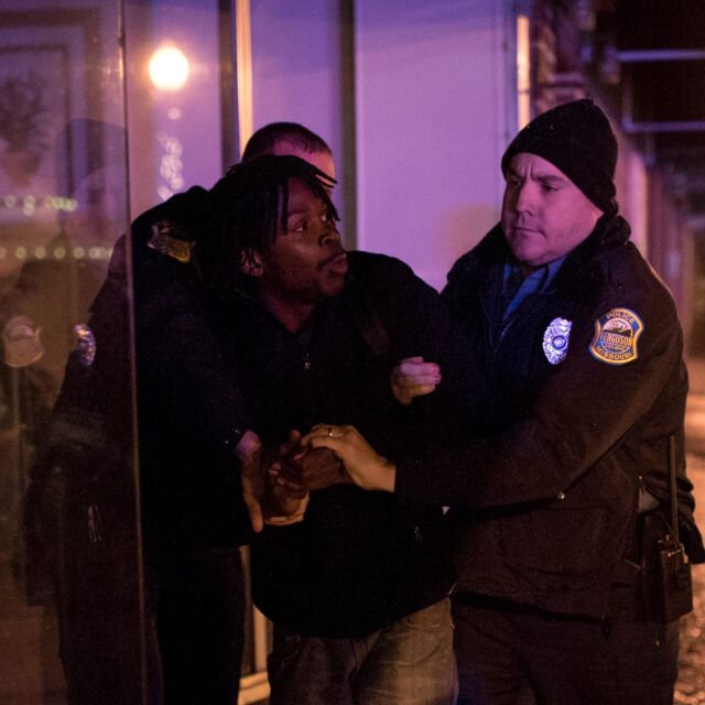 Полицията във Фъргюсън рутинно е нарушавала правата на чернокожите жители