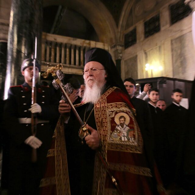 С листа от рози, хляб и сол посрещнаха Вселенския патриарх в Троянския манастир 