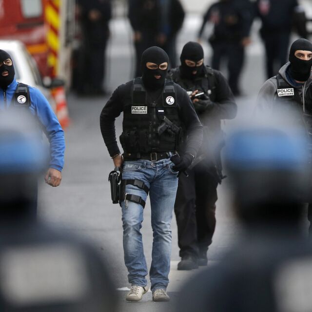 Двама убити и седем арестувани след края на спецакцията в Сен Дени 