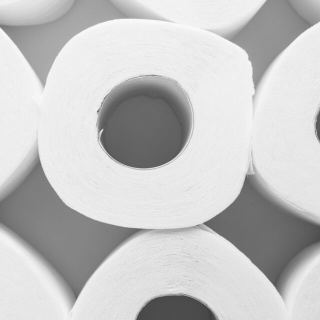 COVID-19 и тоалетната хартия: 10 реакции на онлайн потребители