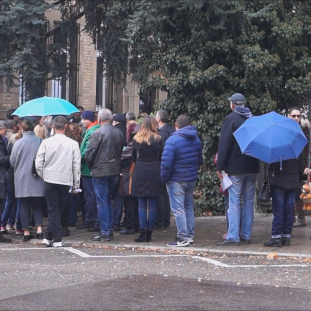 Българи чакат с часове да гласуват в Берлин и Щутгарт