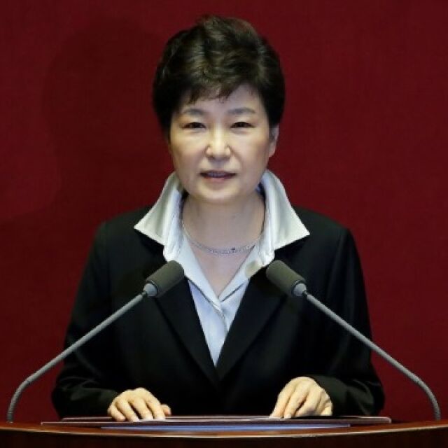 Арестуваха бившия президент на Южна Корея Пак Гън-хе 