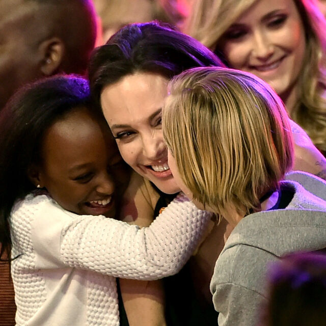 Анджелина Джоли получи попечителство над децата