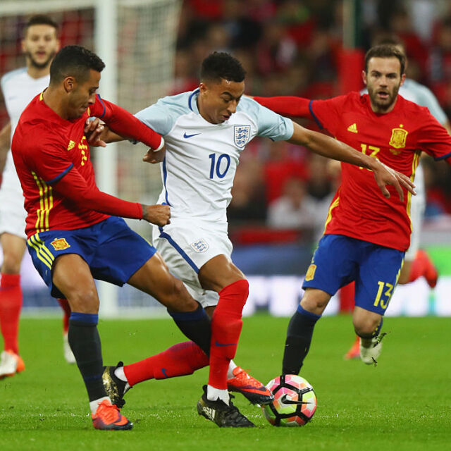 Англия и Испания си спретнаха зрелищно 2:2