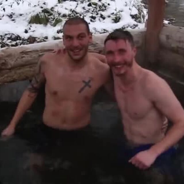 Ледена баня за наш футболист в Сибир (ВИДЕО)