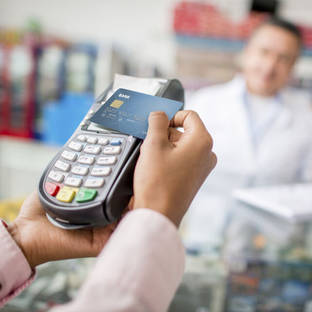 Имат ли право търговци да отказват плащания с карта при по-малки суми?