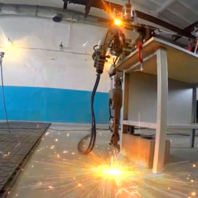 Руският робот "Фьодор" борави с инструменти и "кара" уазка (ВИДЕО)