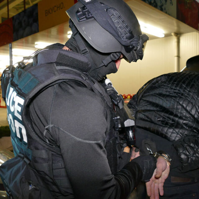 ГДБОП разкри трафиканти на оръжие в столицата (СНИМКИ)