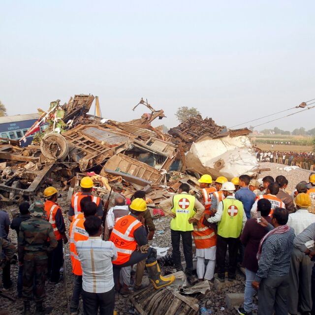 Над 100 жертви и повече от 150 ранени при тежък влаков инцидент в Индия