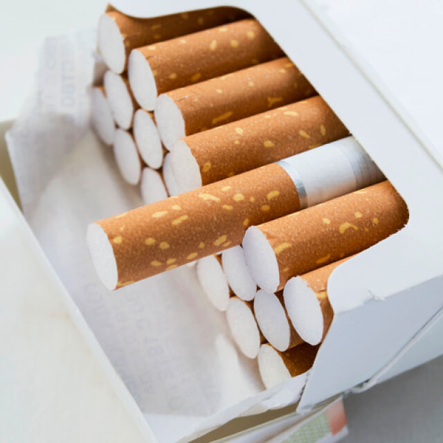 Англия иска да забрани продажбата на цигари на родените след 2009 г.