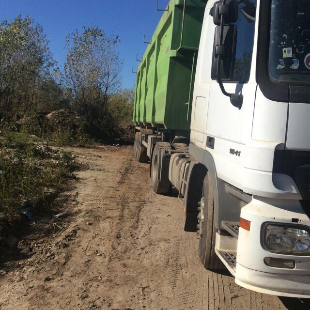 Заловиха камион с опасни отпадъци край Свищов 
