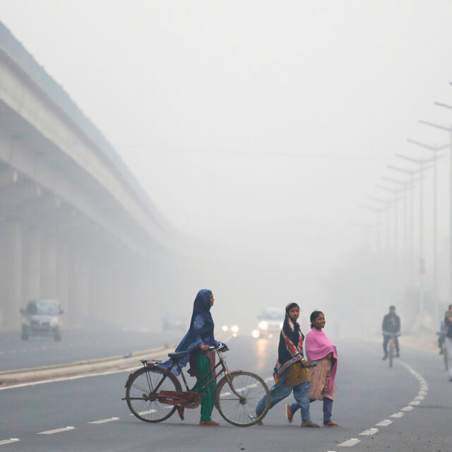 Делхи в паника – смъртоносният смог отново покри града