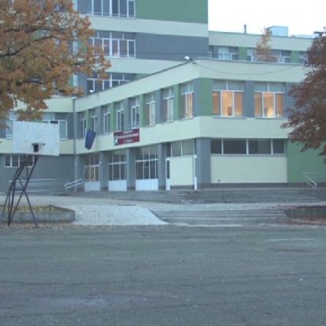 МВР разследва кой е сложил скрита камера в тоалетната на гимназия в Стара Загора 