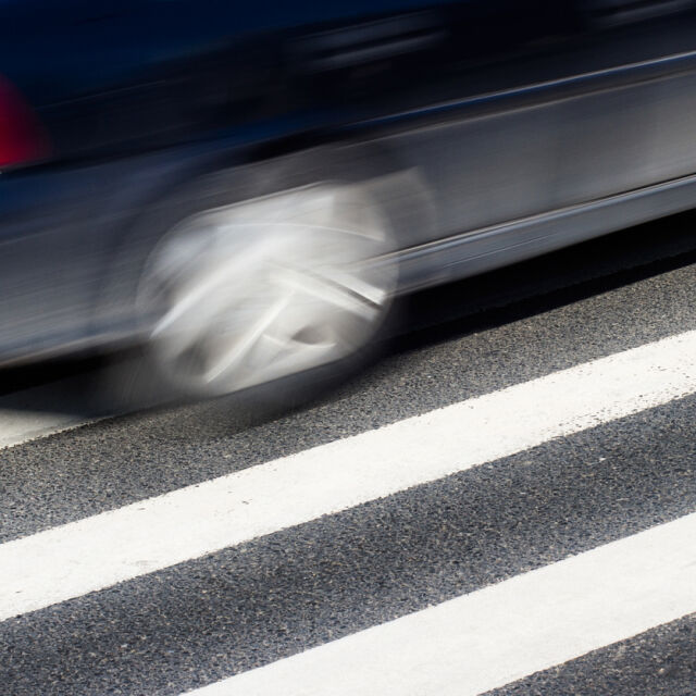 Задържаха шофьор, който блъсна младеж на пешеходна пътека в София и избяга