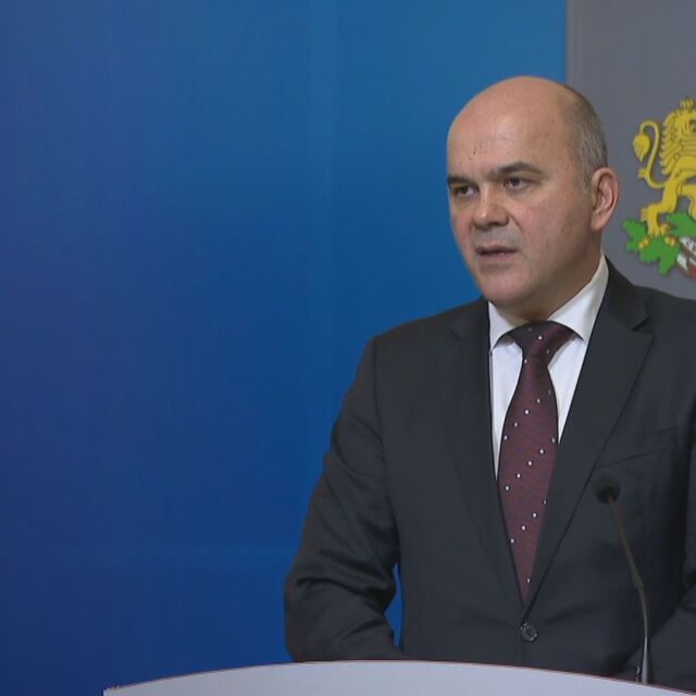 Трус в МС: Премиерът поиска и прие оставката на социалния министър Бисер Петков 