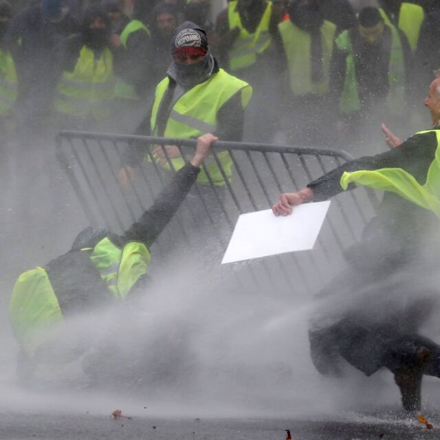 Полицията задържа десетки на протест на „жълтите жилетки” в Брюксел 