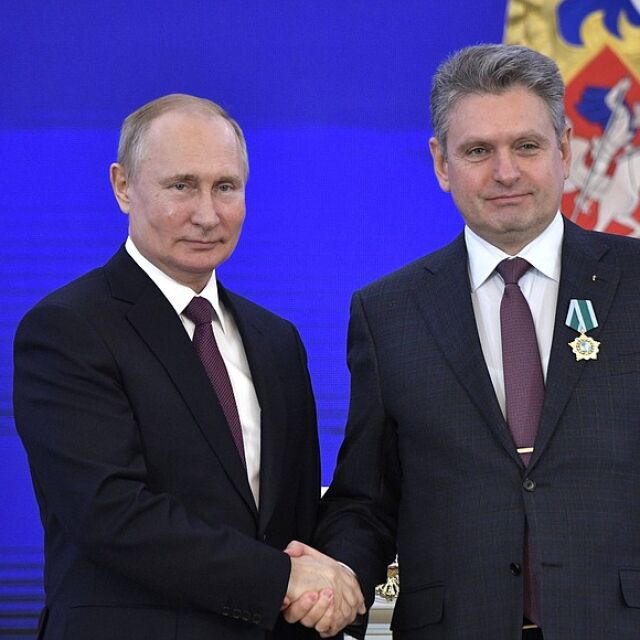 Обвинен и награден: Николай Малинов получи медал от Владимир Путин в Москва (ВИДЕО)