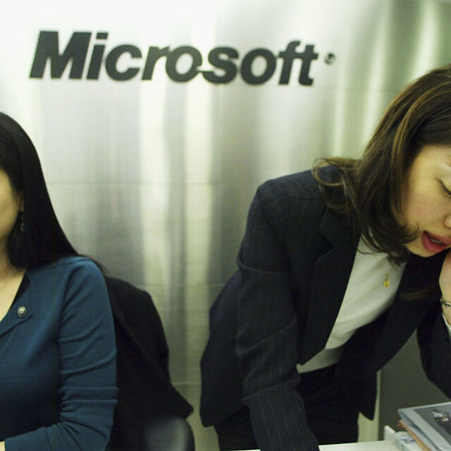 „Майкрософт“ тества 4-дневна работна седмица, продуктивността скочила с 40%