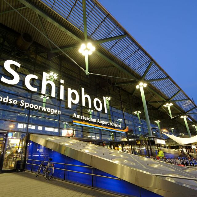 Неволна грешка предизвика паника и евакуацията на летище "Скипхол" в Амстердам
