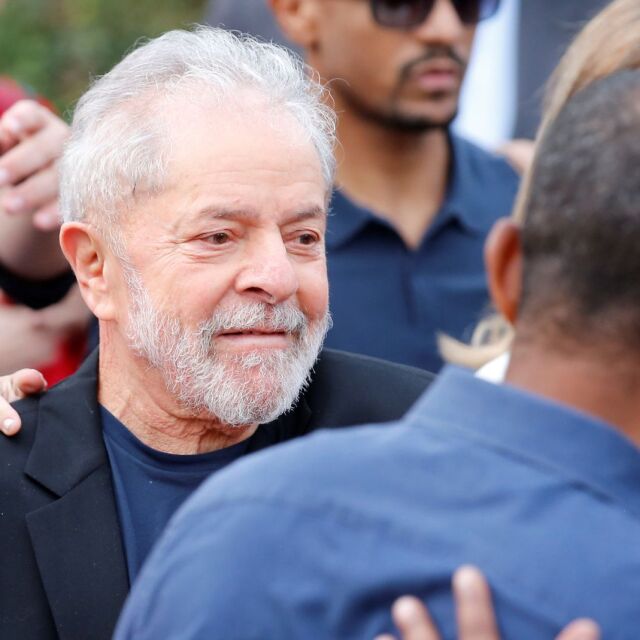 Тълпи приветстват бившия президент Лула да Силва след излизането му от затвора в Бразилия