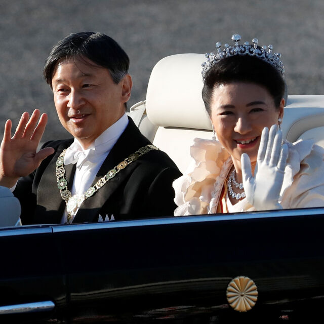 Японците приветстваха новия си император с тържествен парад (СНИМКИ)