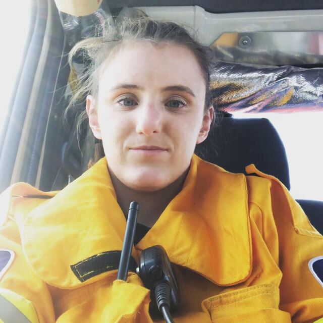 Герой в австралийските пожари – бременна доброволка не се спира пред нищо (СНИМКИ)
