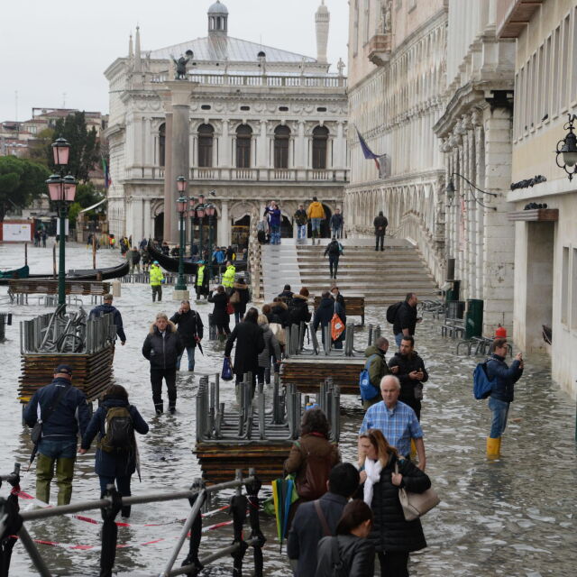 Критична ситуация в много области в Италия заради порои и бури (ВИДЕО)