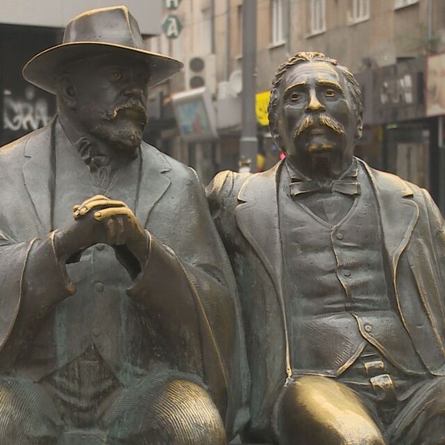 Откраднаха бастуна от статуята на Петко и Пенчо Славейкови в София 
