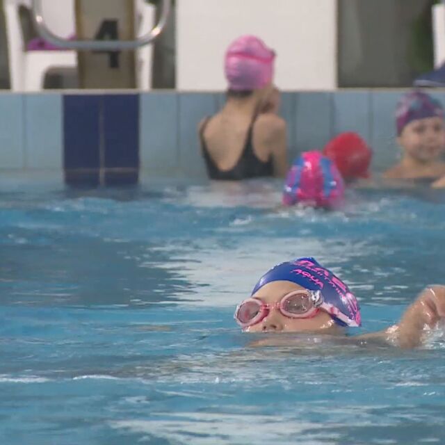 Треньори настояват да се разреши спортът в басейни и на открито за деца