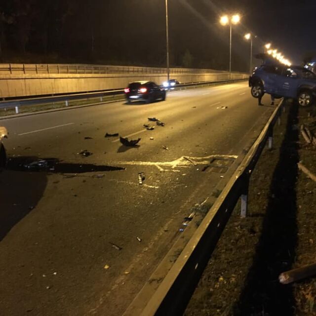 Кола и електромобил се удариха на Околовръстния път в София