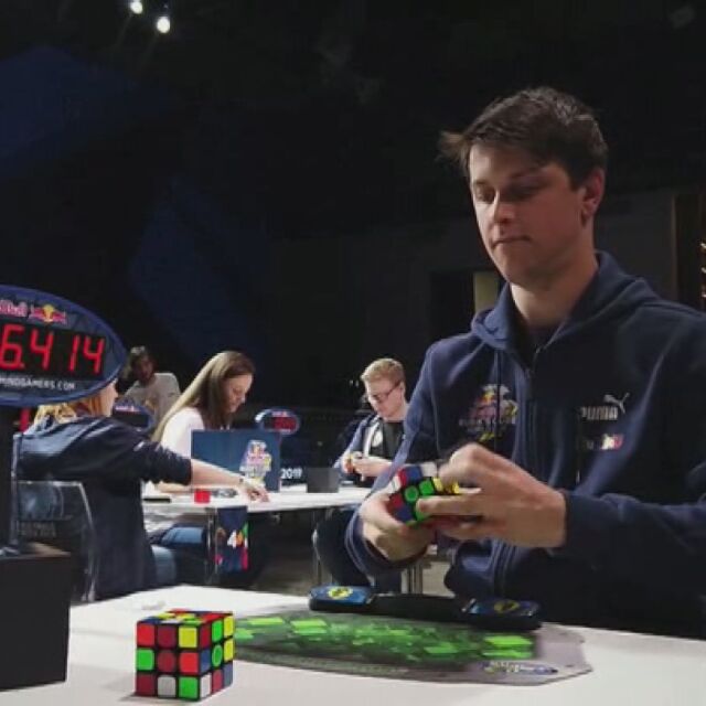 Състезание по скоростно подреждане на Кубчето на Рубик в Москва (ВИДЕО)
