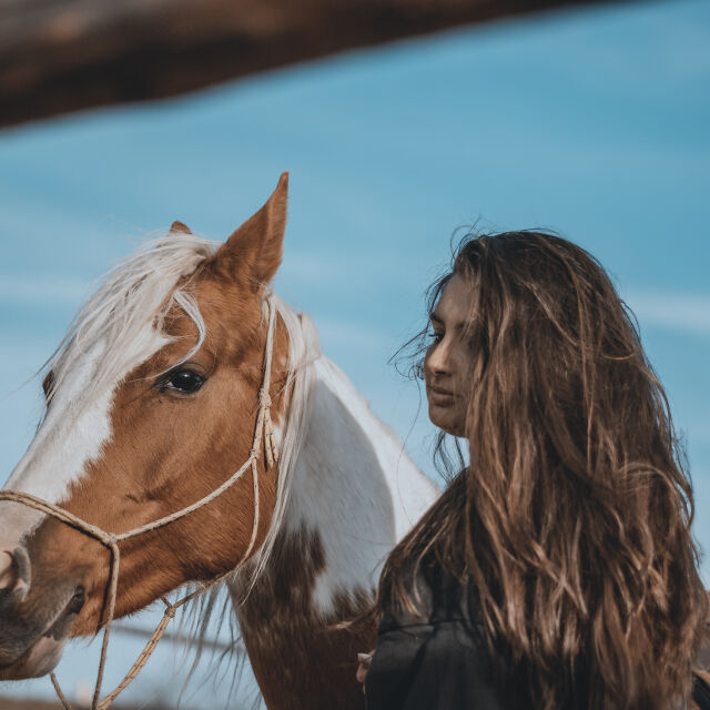 Да "говориш" езика на конете: Ралица и Айрис – приятелство без думи