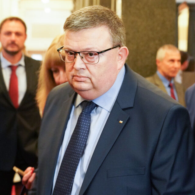 Депутатите приеха оставката на Цацаров като председател на КПКОНПИ