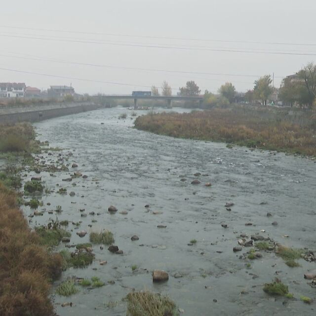 Екологично бедствие: Кой е отговорен за пресъхването на река Въча? 